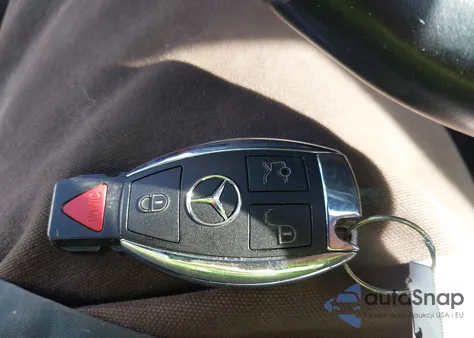 2014 Mercedes-Benz C 300 Sport 4Matic z USA, uszkodzony, nr VIN WDDGF8AB5EA932701